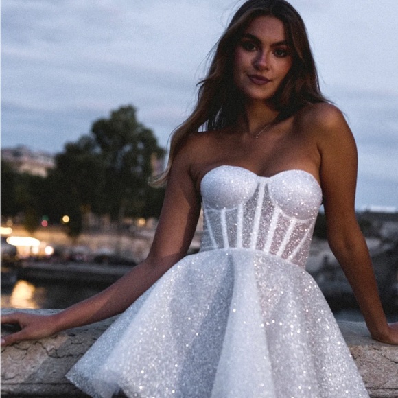 Wedding dress - Picture 2 of 4